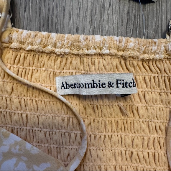 Abercrombie & Fitch NWT Butter Yellow Crop Top - Picture 3 of 6